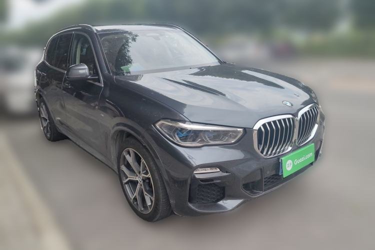 Used BMW X5 2020 xDrive40i Luxury Model with M Sport Package Front Right 45 Deg