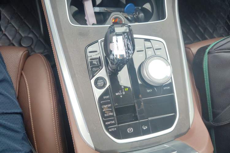 Used BMW X5 2020 xDrive40i Luxury Model with M Sport Package Gear Lever