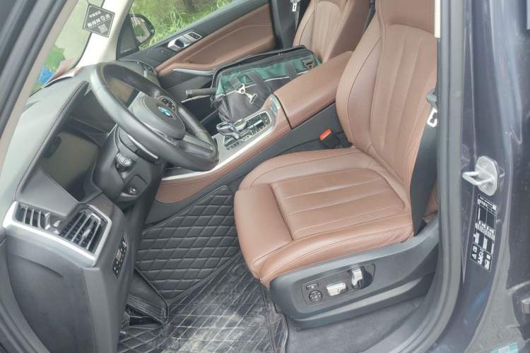 Used BMW X5 2020 xDrive40i Luxury Model with M Sport Package Left Front Seat