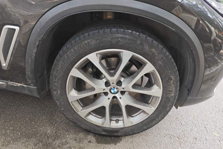 Used BMW X5 2020 xDrive30i X Design Package Right Front Wheel Hub