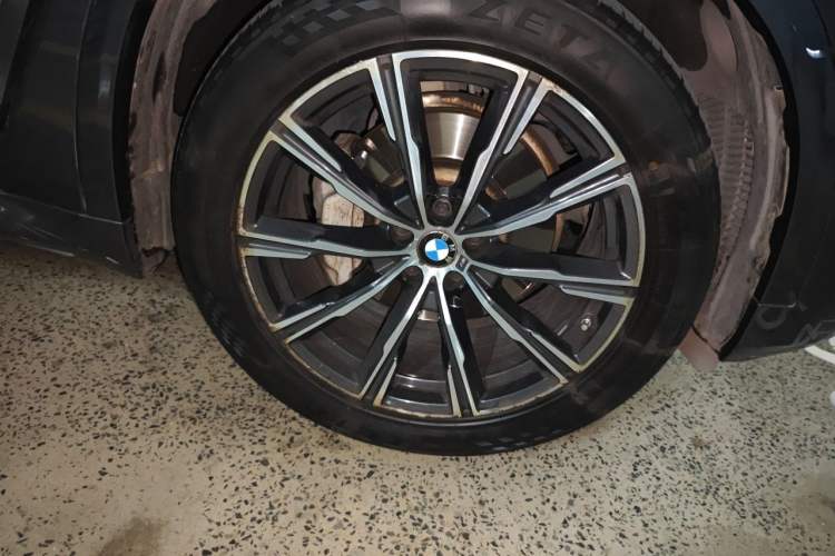 Used BMW X5 2020 xDrive30i M Sport Package Right Front Wheel Hub