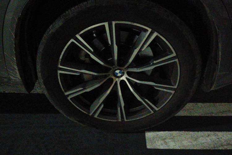 Used BMW X5 2020 xDrive30i M Sport Package Right Front Wheel Hub