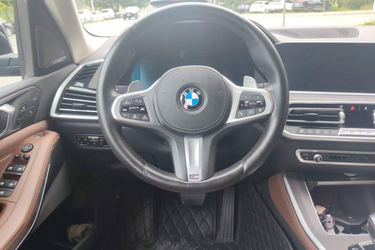 Used BMW X5 2020 xDrive40i Luxury Model with M Sport Package Steering Wheel