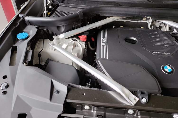 Used BMW X5 2020 xDrive30i M Sport Package Engine Bay Right