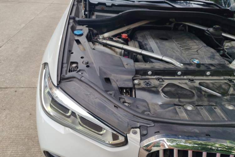 Used BMW X5 2020 xDrive40i M Sport Package Engine Bay Right