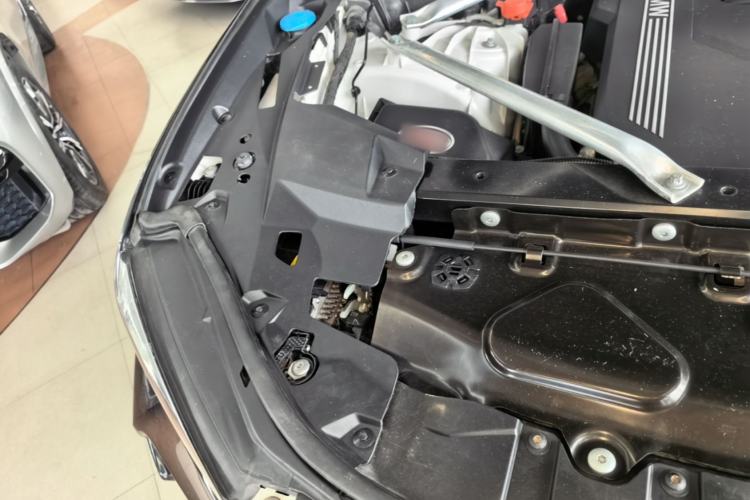 Used BMW X5 2020 xDrive40i M Sport Package Engine Bay Right