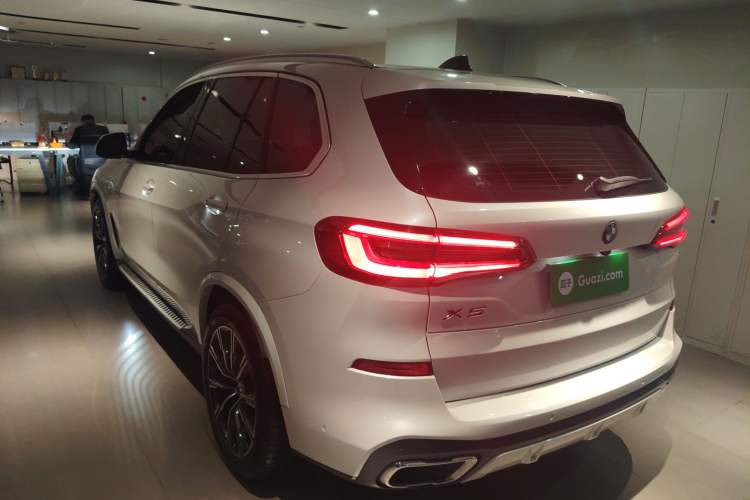 Used BMW X5 2020 xDrive30i M Sport Package Exterior 2