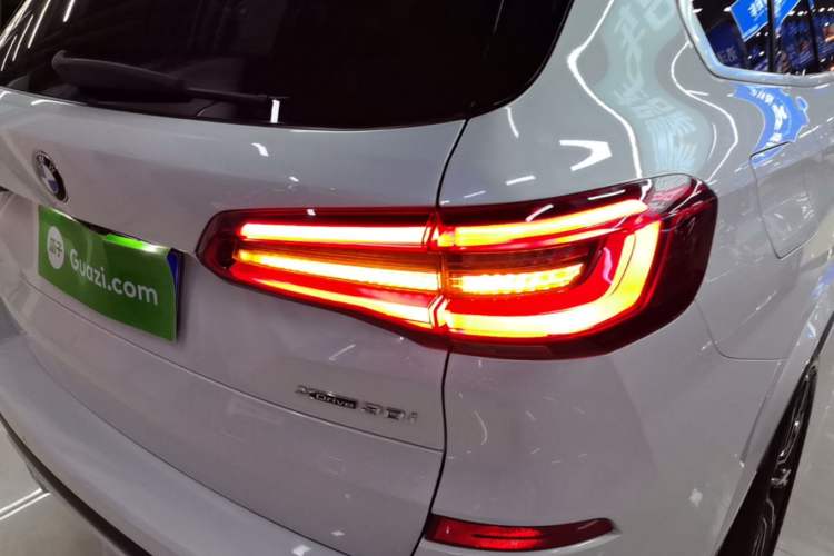 Used BMW X5 2020 xDrive30i M Sport Package Exterior 3