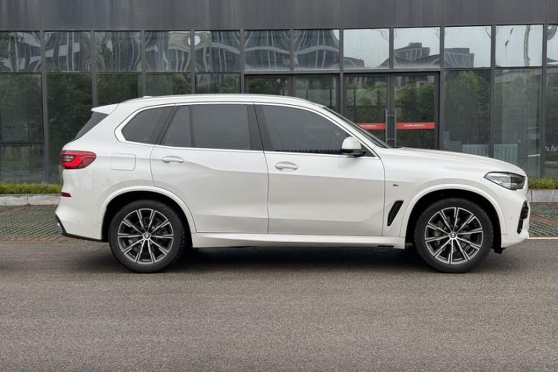 Used BMW X5 2020 xDrive30i M Sport Package Exterior 3