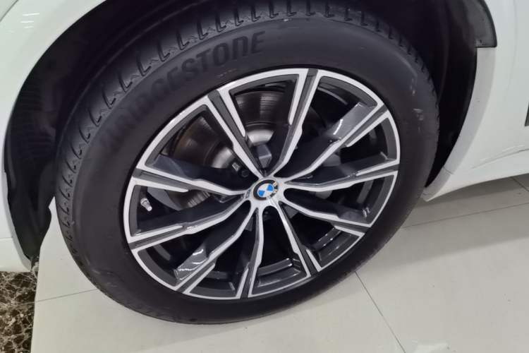 Used BMW X5 2020 xDrive30i M Sport Package Exterior 4