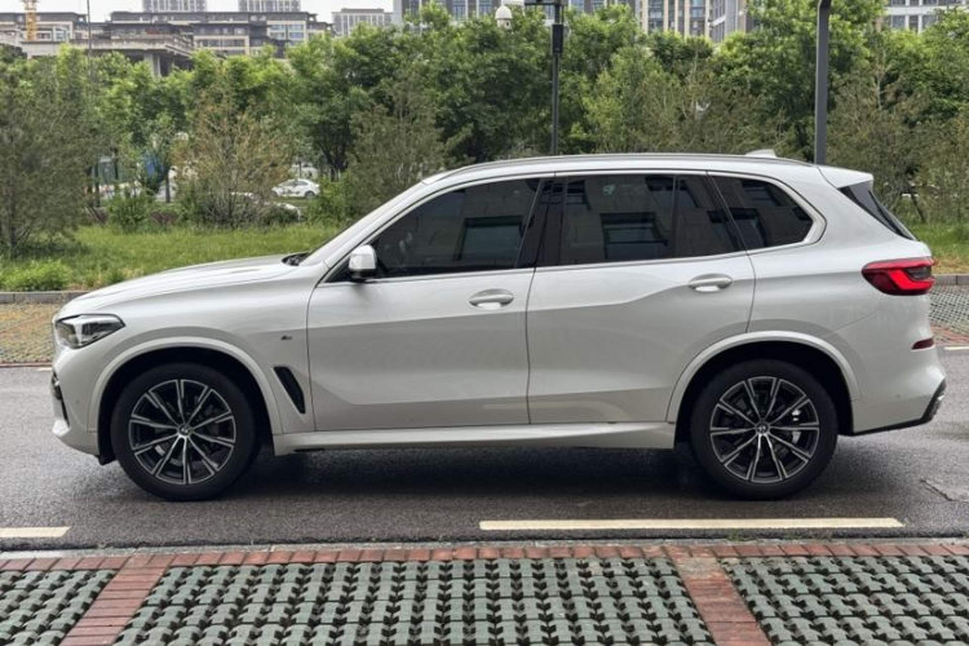 Used BMW X5 2020 xDrive30i M Sport Package Exterior 4