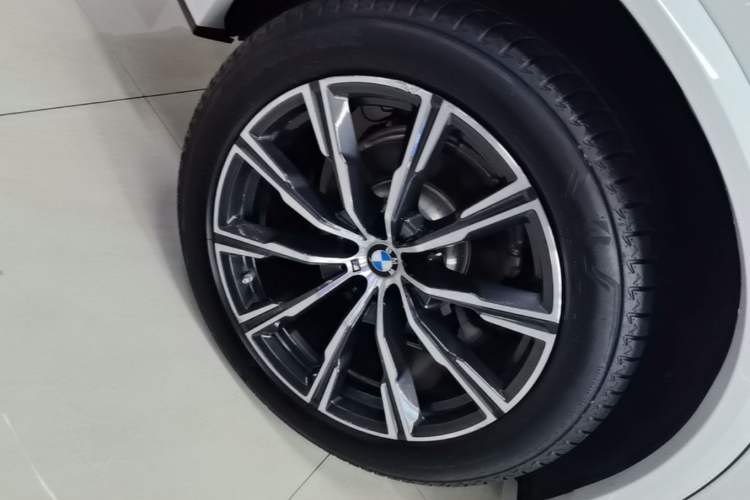 Used BMW X5 2020 xDrive30i M Sport Package Exterior 5
