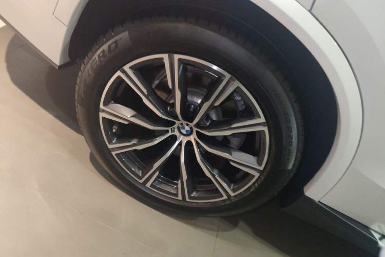 Used BMW X5 2020 xDrive30i M Sport Package Exterior 5