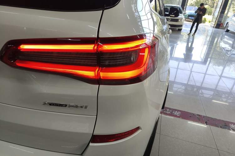 Used BMW X5 2020 xDrive30i M Sport Package Exterior 6