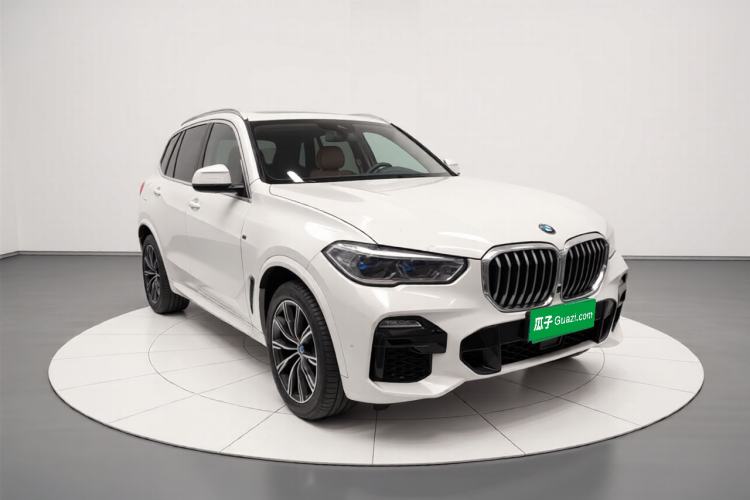 Used BMW X5 2020 xDrive40i M Sport Package Front Right 45 Deg