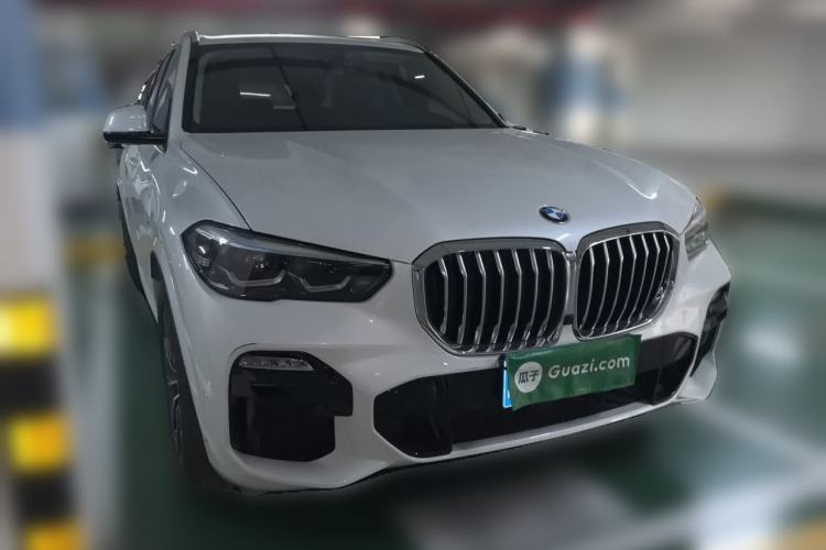 Used BMW X5 2020 xDrive30i M Sport Package Front Right 45 Deg