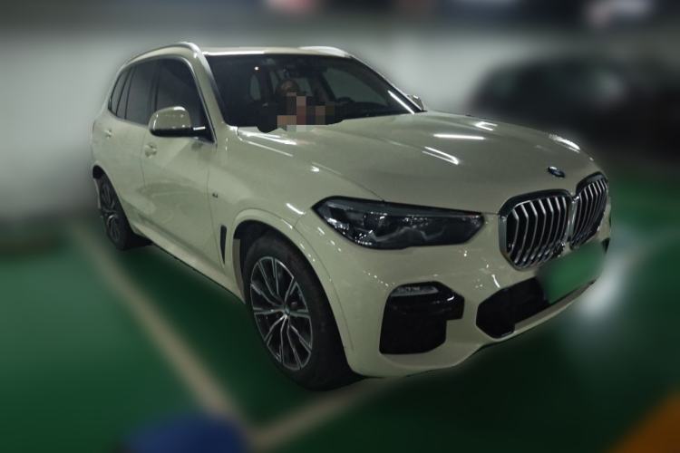 Used BMW X5 2020 xDrive30i M Sport Package Front Right 45 Deg