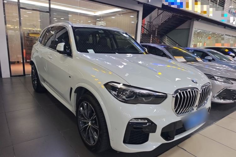 Used BMW X5 2020 xDrive30i M Sport Package Front Right 45 Deg