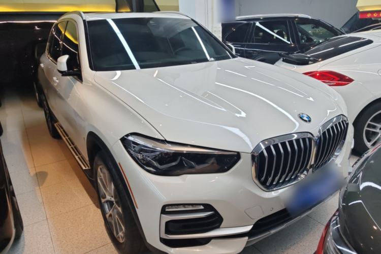 Used BMW X5 2020 xDrive40i XLine U.S. specification Front Right 45 Deg