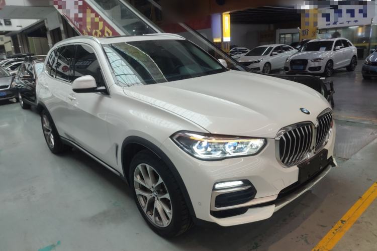 Used BMW X5 2020 xDrive30i X Design Package Front Right 45 Deg