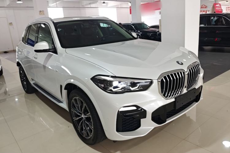 Used BMW X5 2020 xDrive30i M Sport Package Front Right 45 Deg