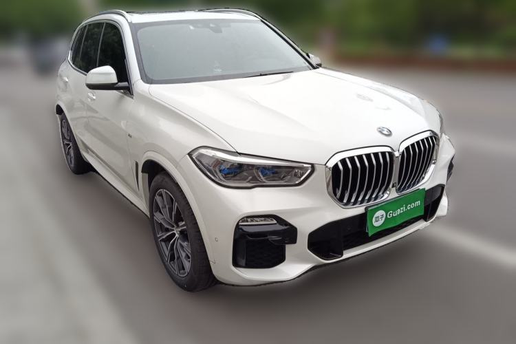 Used BMW X5 2020 xDrive40i M Sport Package Front Right 45 Deg