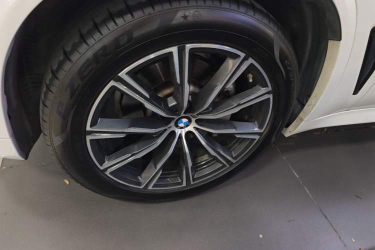 Used BMW X5 2020 xDrive30i M Sport Package Left Front Wheel Hub