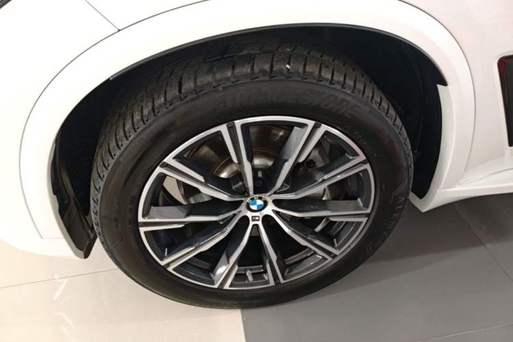 Used BMW X5 2020 xDrive30i M Sport Package Left Front Wheel Hub
