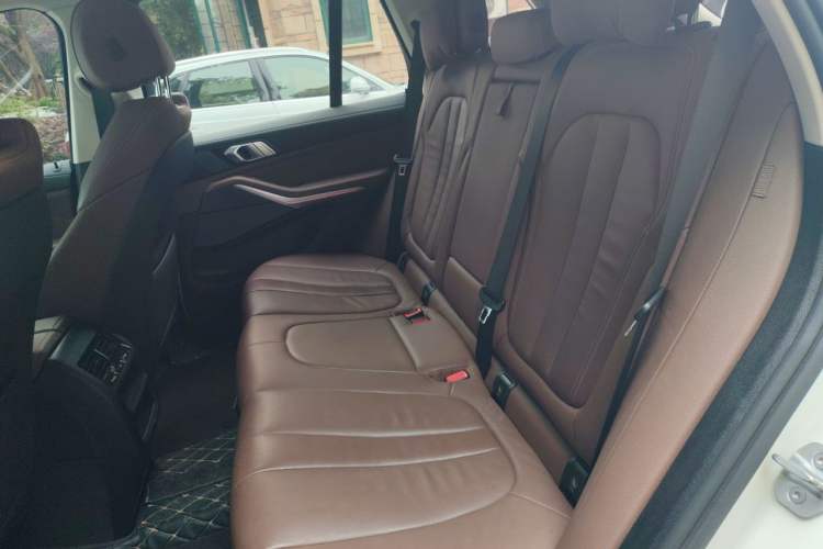 Used BMW X5 2020 xDrive40i M Sport Package Left Rear Seat