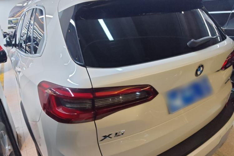 Used BMW X5 2020 xDrive40i XLine U.S. specification Rear Left 45 Deg