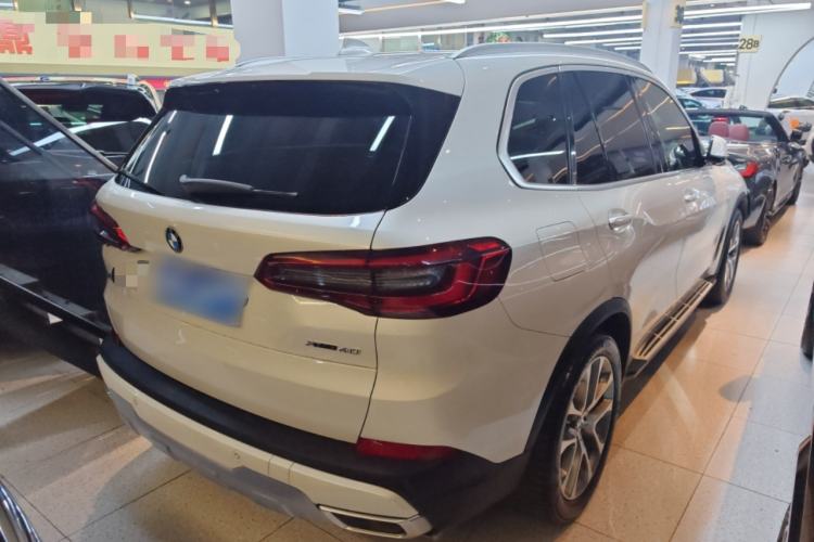 Used BMW X5 2020 xDrive40i XLine U.S. specification Rear Right 45 Deg