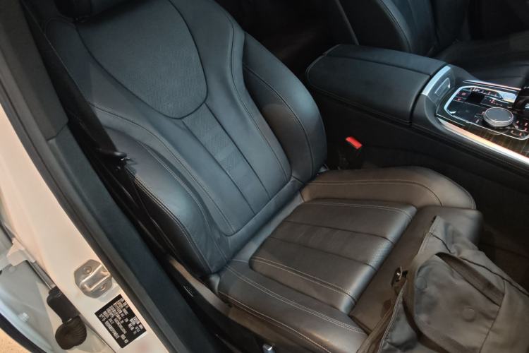 Used BMW X5 2020 xDrive40i XLine U.S. specification Right Front Seat