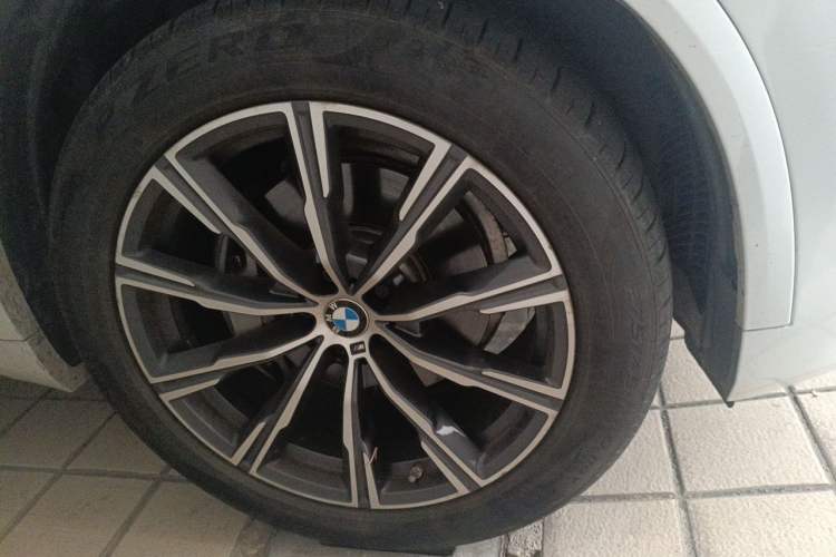 Used BMW X5 2020 xDrive40i M Sport Package Right Front Wheel Hub