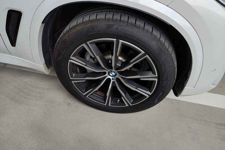 Used BMW X5 2020 xDrive30i M Sport Package Right Front Wheel Hub