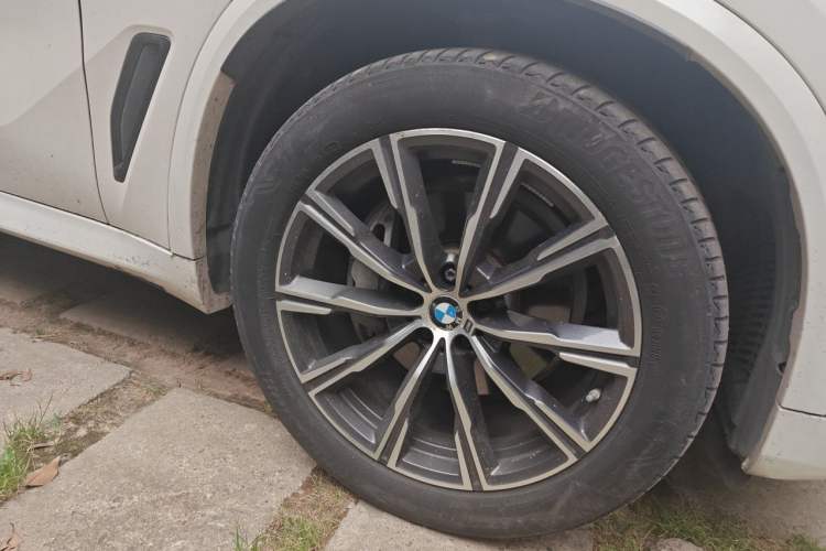 Used BMW X5 2020 xDrive40i M Sport Package Right Front Wheel Hub