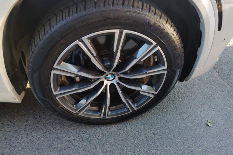 Used BMW X5  Right Front Wheel Hub