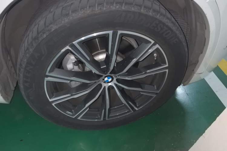 Used BMW X5 2020 xDrive30i M Sport Package Right Front Wheel Hub