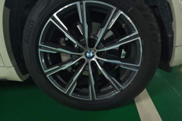Used BMW X5 2020 xDrive30i M Sport Package Right Front Wheel Hub