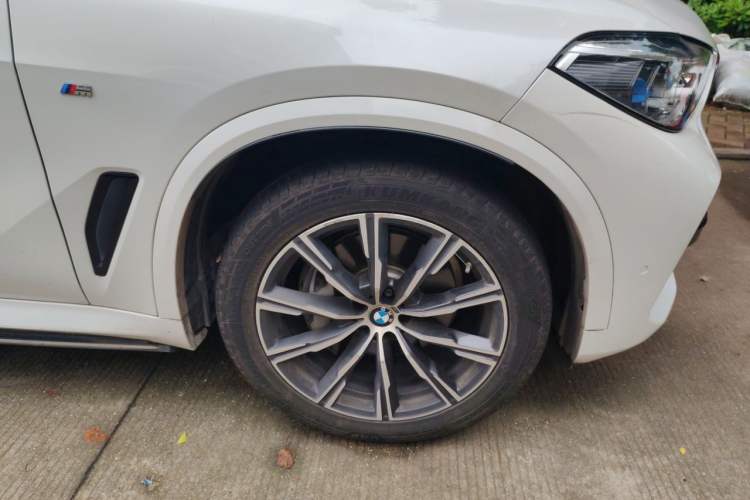Used BMW X5 2020 xDrive40i M Sport Package Right Front Wheel Hub