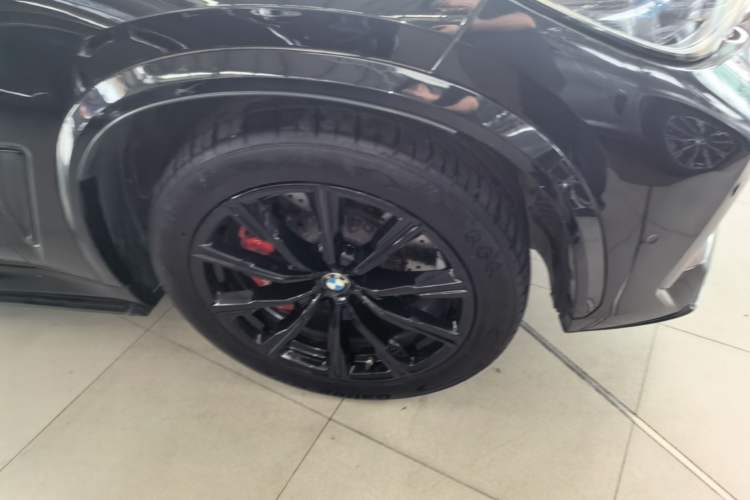 Used BMW X5 2020 xDrive40i M Sport Package Right Front Wheel Hub