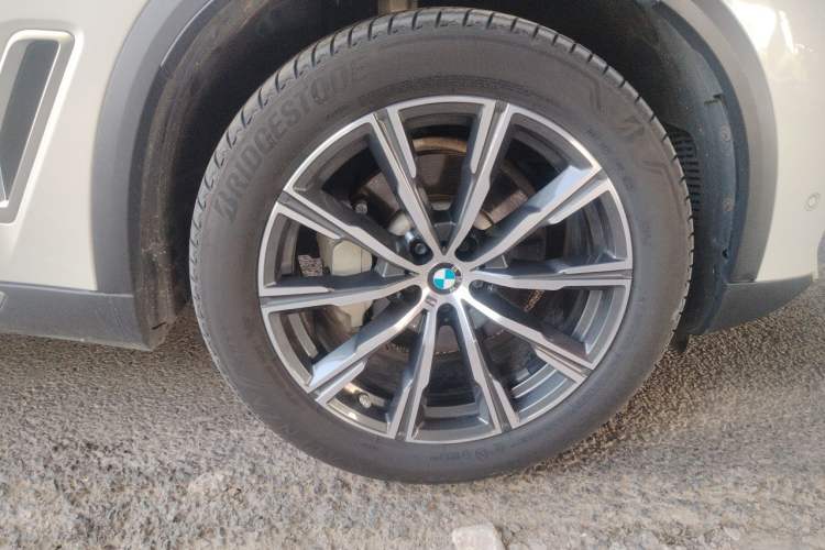 Used BMW X5 2020 xDrive30i X Design Package Right Front Wheel Hub