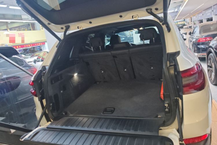 Used BMW X5 2020 xDrive40i XLine U.S. specification Trunk