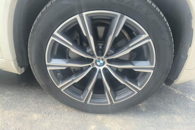 Used BMW X5 2020 xDrive40i M Sport Package Right Front Wheel Hub