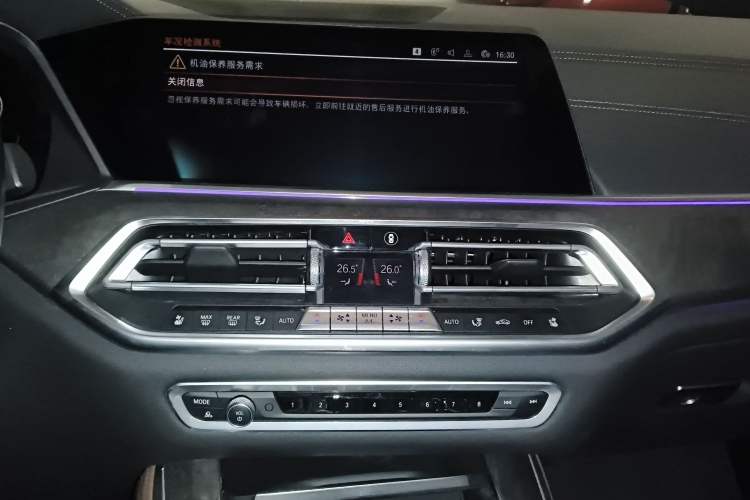 Used BMW X5 2021 xDrive40i Luxury Model with M Sport Package Audio And AC Panel