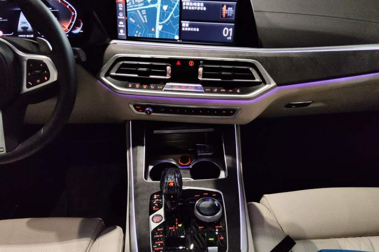 Used BMW X5 2021 xDrive40i Luxury Model with M Sport Package Audio And AC Panel