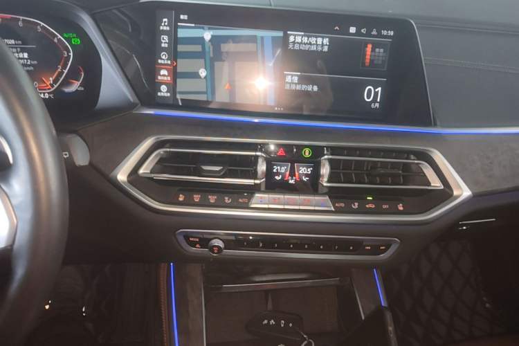 Used BMW X5 2021 xDrive40i Luxury Model with M Sport Package Audio And AC Panel