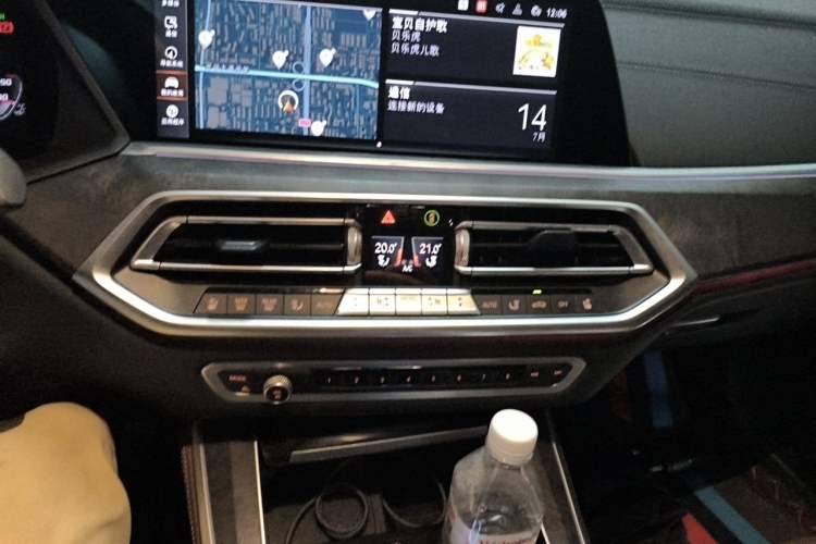 Used BMW X5 2021 xDrive40i Luxury Model with M Sport Package Audio And AC Panel