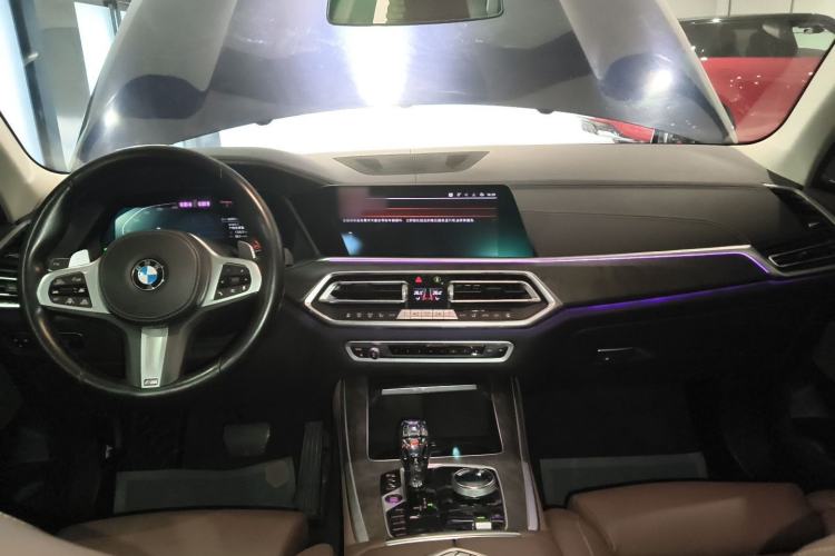 Used BMW X5 2021 xDrive40i Luxury Model with M Sport Package Center Console
