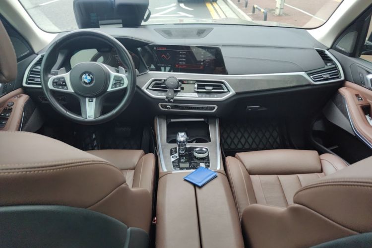 Used BMW X5 2021 xDrive40i Luxury Model with M Sport Package Center Console