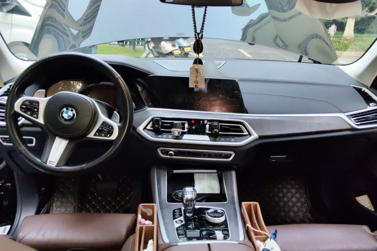 Used BMW X5 2021 xDrive40i Luxury Model with M Sport Package Center Console